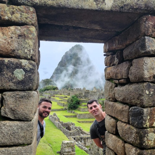 Chicos en el tour de Machu Picchu
