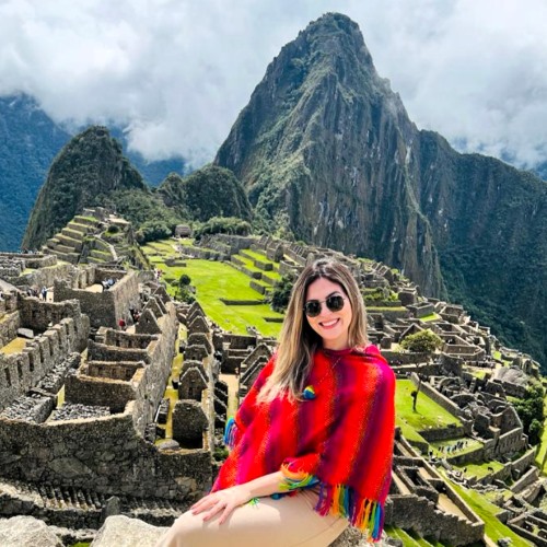 Chica en Machu Picchu