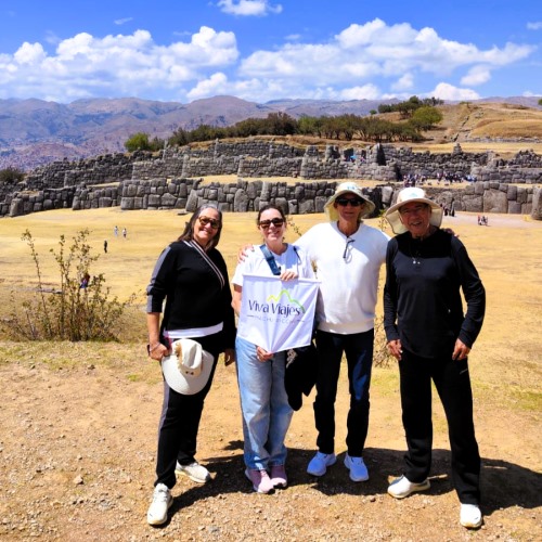 Familia en Sacsayhuaman Cusco